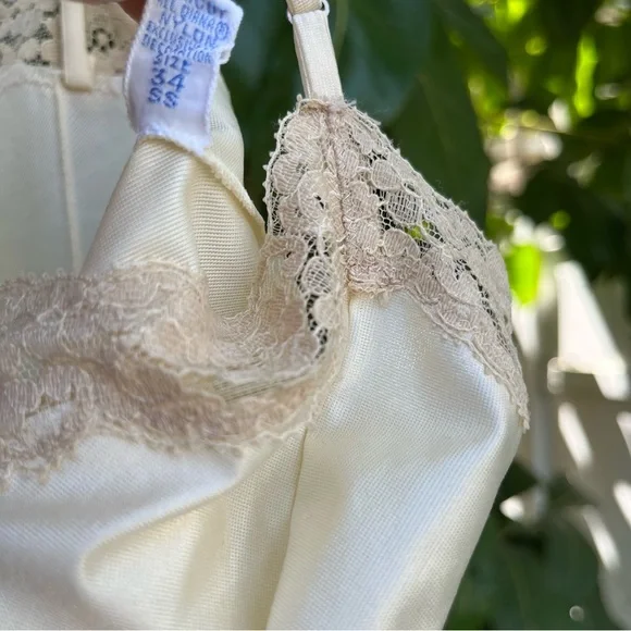 Vintage Vanity fair nude/ Cream lace slip dress! - Picture 5 of 6